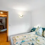Apartment Apartment Kitzsteinhorn By Interhome *